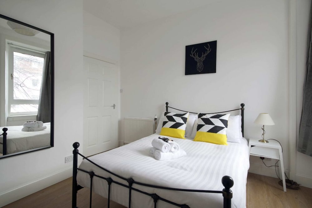 Modern Apartment in the Heart of Edinburgh view 5