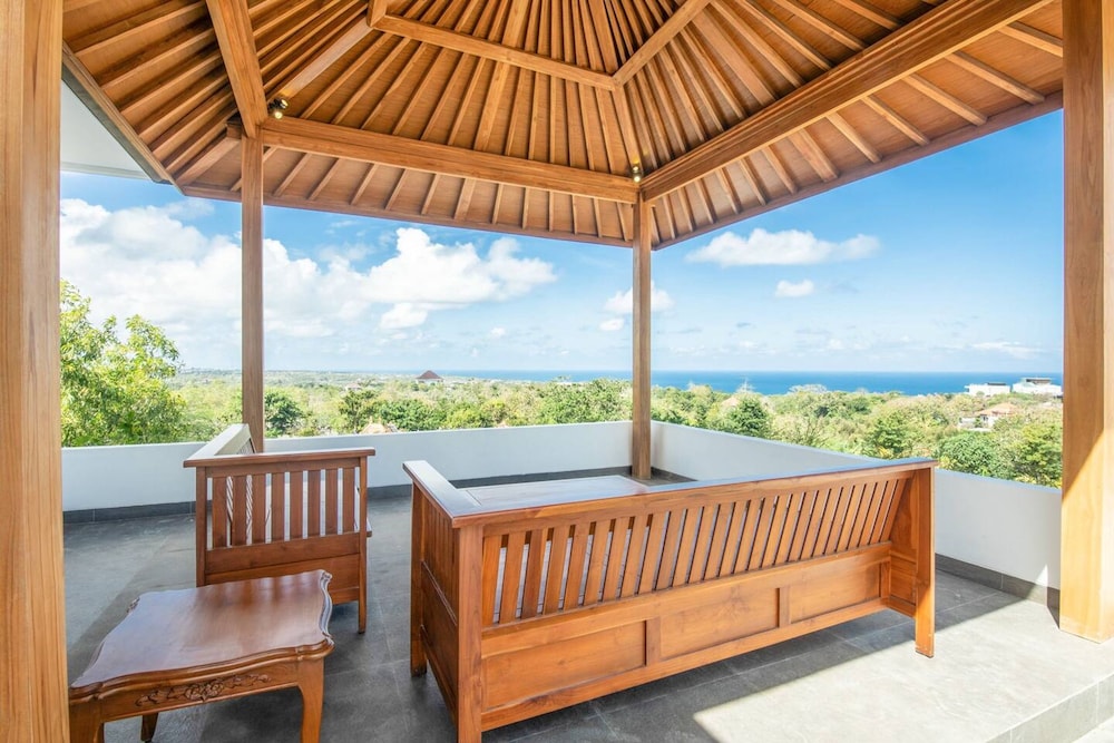 Breeze Opulent 6 BR in With Ocean View 5 Mins to Savaya