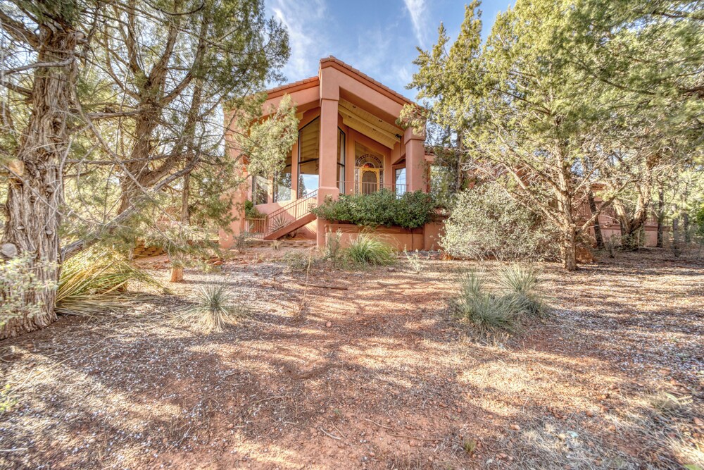 Group Getaway w/ Outdoor Oasis in Sedona!