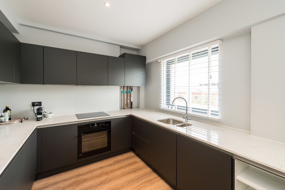 The Carlyle - Elegant Serviced Apartments