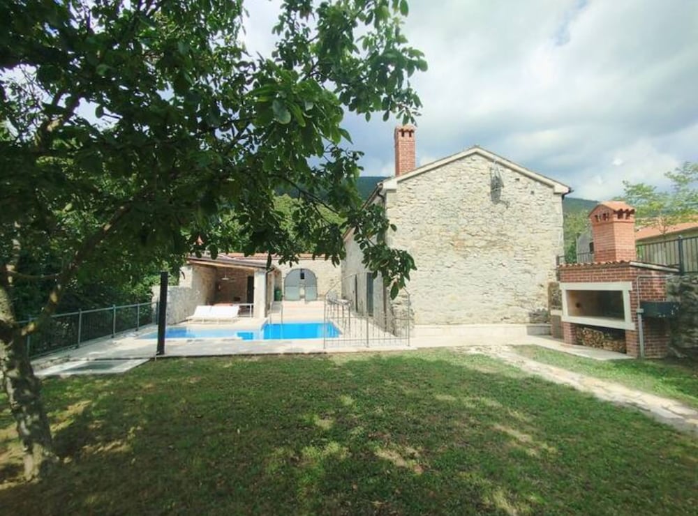 Villa Galant Brgudac - Private Oasis With Pool