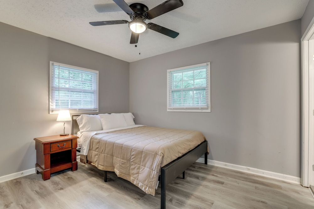 Modern Home w/ Yard Near ATL Attractions!