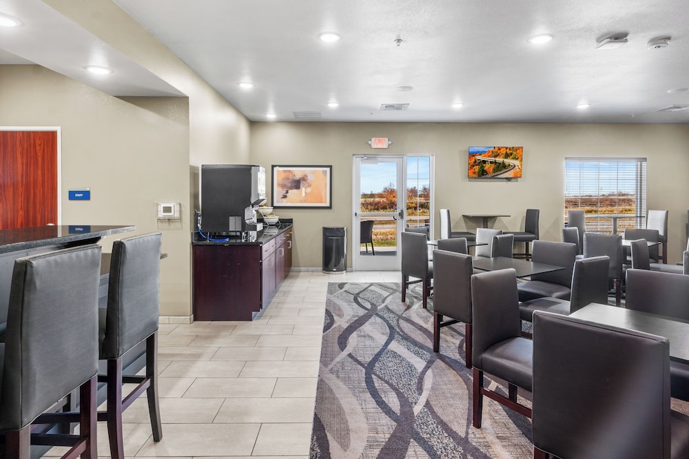 Cobblestone Hotel & Suites - Eaton