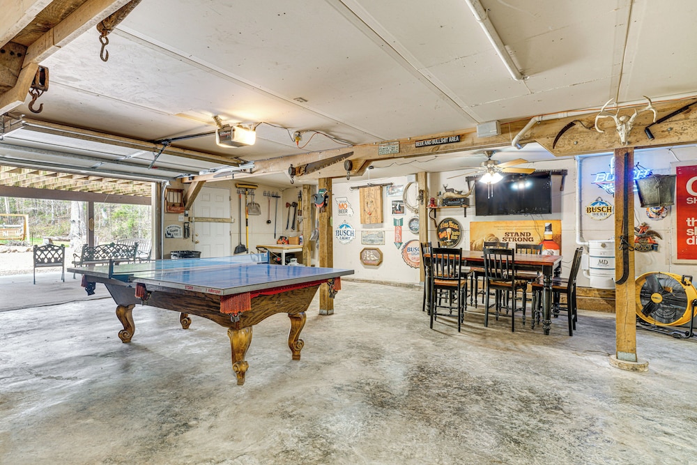 'the Lodge at Crider Creek' Getaway on 140 Acres!