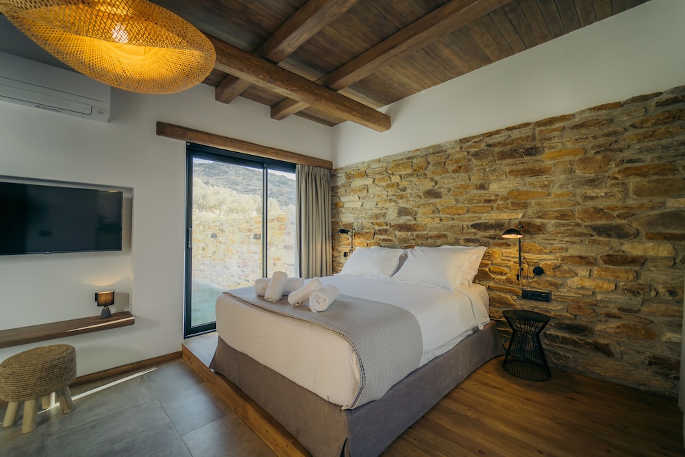 Ios Vacations - Hide Out Villas - Property Image 2