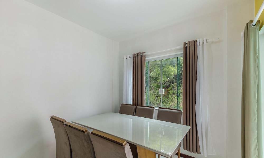 Apt 2 Bedrooms 200 m From the Beach Mao0203