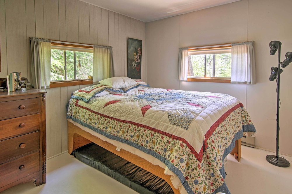 Rustic De Tour Village Cabin w/ Deck on Lake Huron