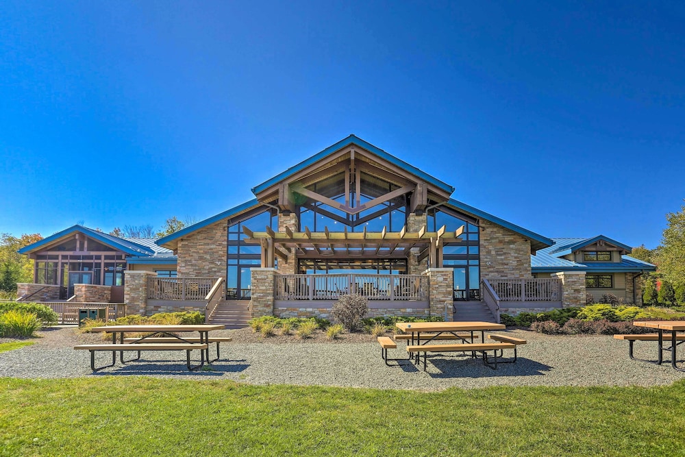 Arrowhead Lake Access: Cabin w/ Resort Amenities