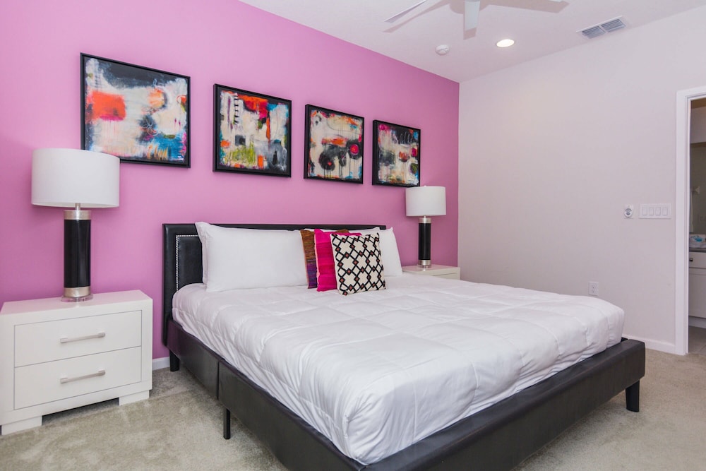 Sunshine Getaway: Stylish Home in Orlando view 2