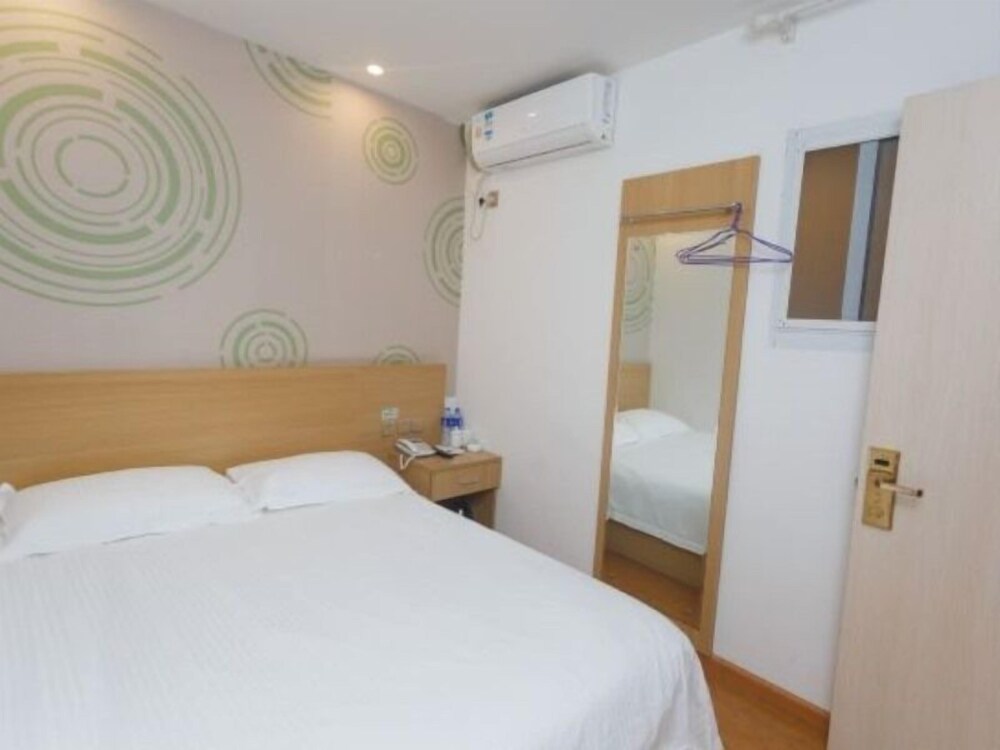 Ningbo Vacations - Greentree Inn Ningbo South Railway Station Express Hotel - Property Image 2