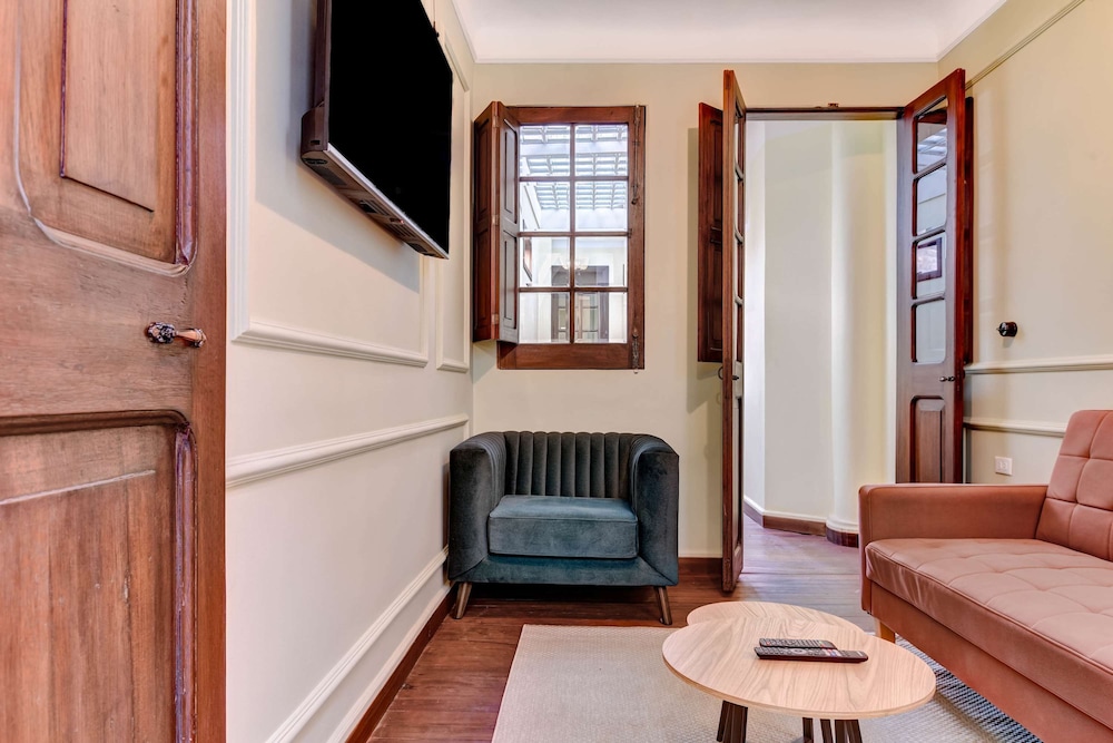 Chic 4BR Getaway in Vibrant La Candelaria