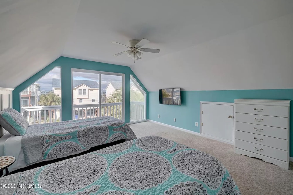 Sany Lu by Topsail Realty