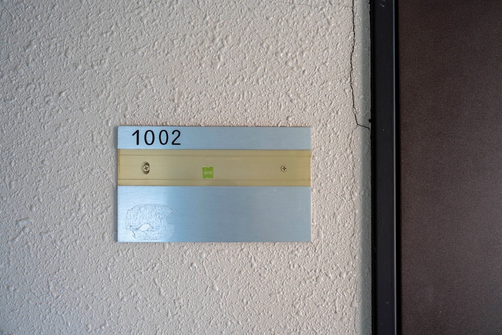 E-US NAEBO1002