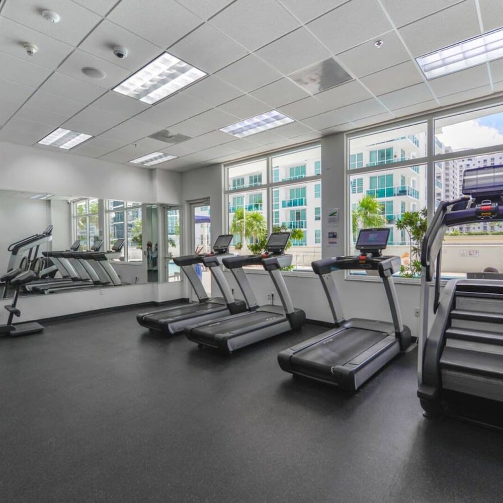 Modern 1-br Condo in Upscale Brickell Locale