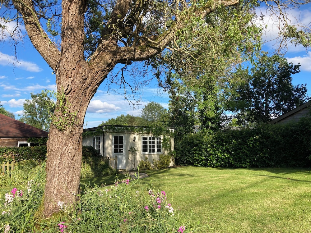 October House Holiday Cabin