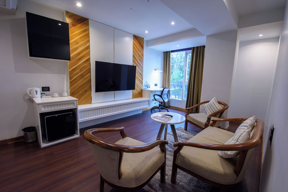 Emerald Hotel