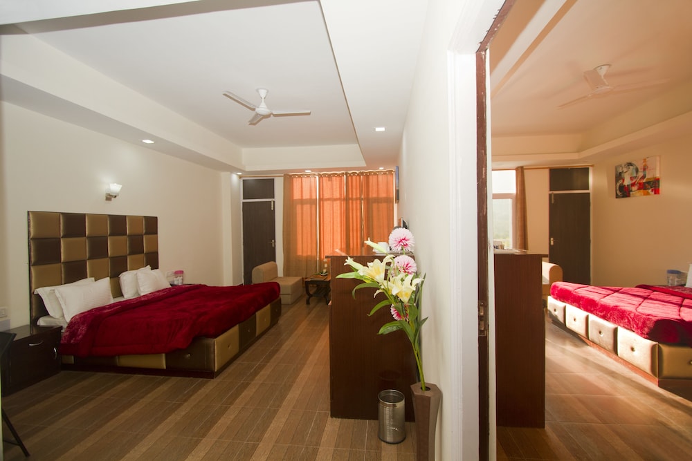 Snow Touch Resort (Shri Nath Group)