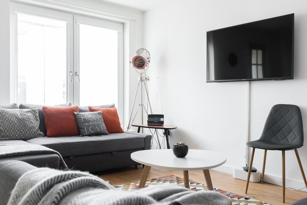 The Jericho Escape - Comfortable & Modern 4BDR in Jericho