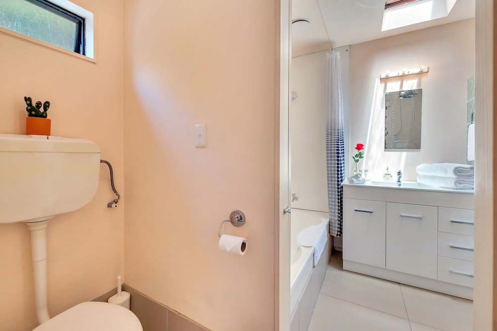 Ponsonby Holiday Home Near The City