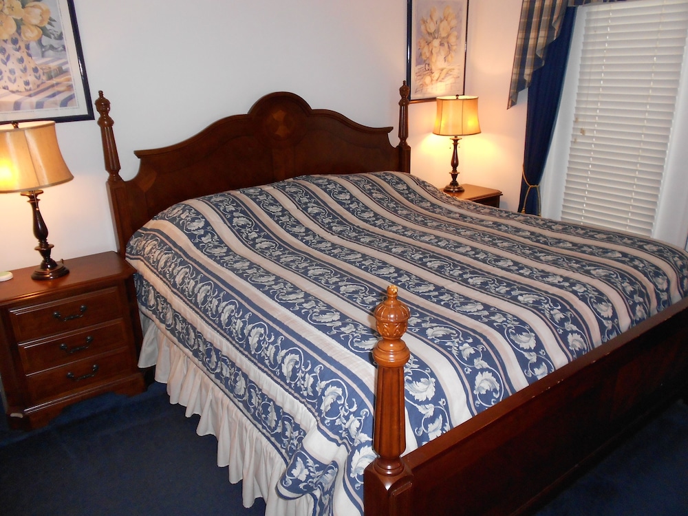 Sunset Hideaway Villa Louise 3 Bedroom Home by RedAwning view 2