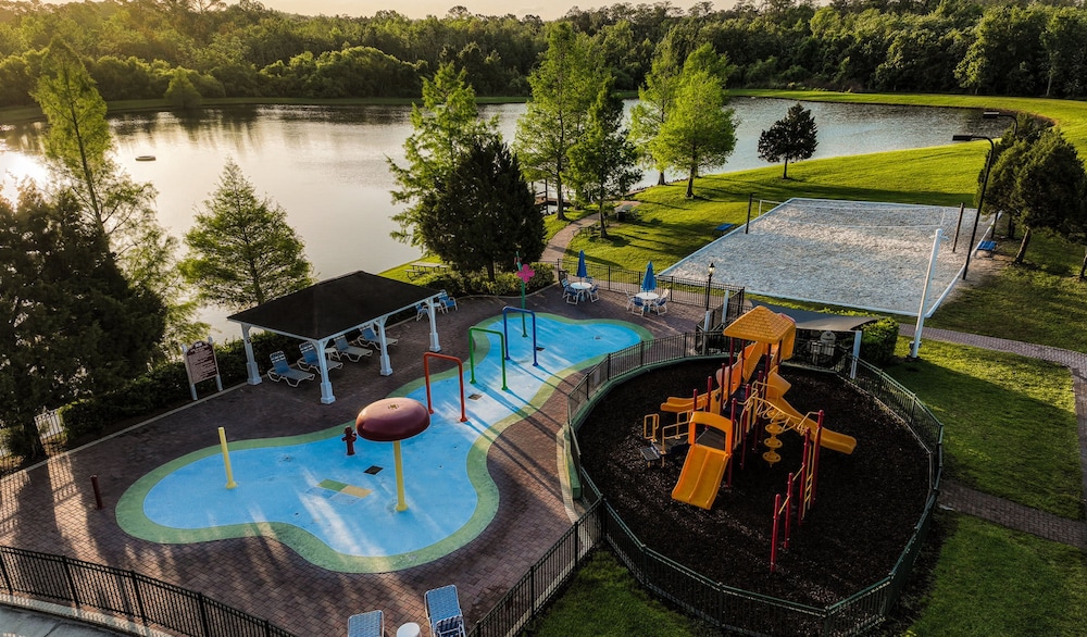 Amazing Family Townhouse Minutes From the Parks