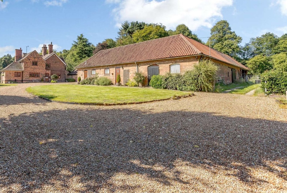 Hotel Holly Lodge - Image 1