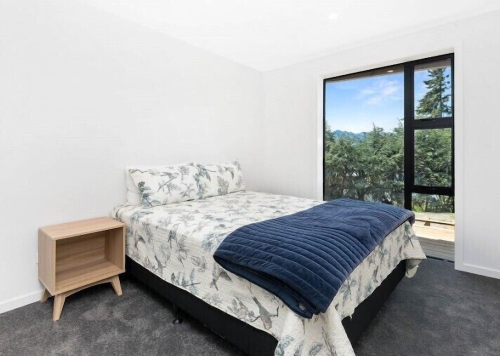 Newly Built Luxe House with Magnificent View view 3