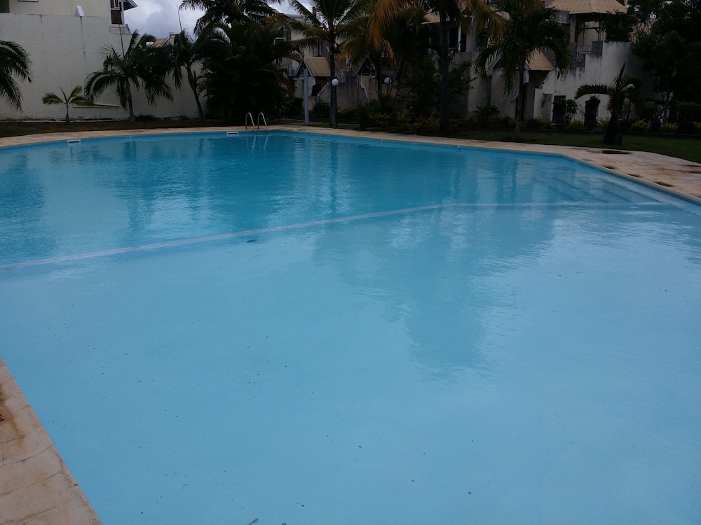 Three Bedroom Apartment by Dakz view 4