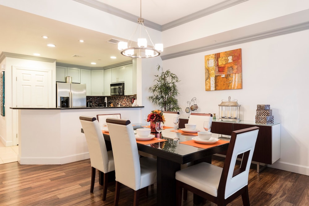 Condo Centre Court Supreme 3 Bedroom Reunion