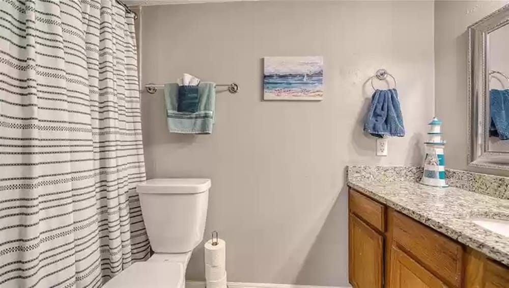 Lovely 3 Bedroom Condo On Golf Course view 4