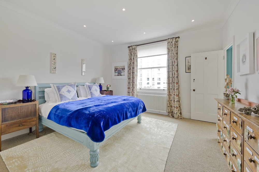 Gorgeous Stylish Interior Designed 5 Bed Home in Holland Park - Superb Location