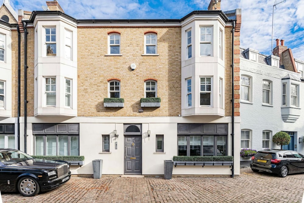4-bed House Next To Harrods Pont Street Mews