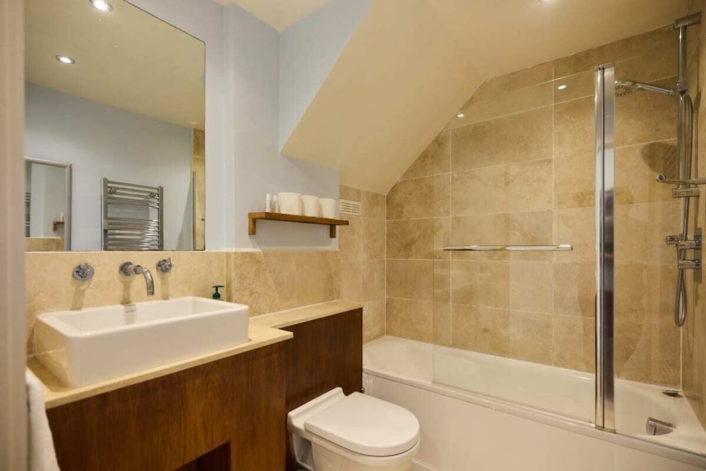 The Queen's Park Getaway - Adorable 2bdr Flat With Terrace