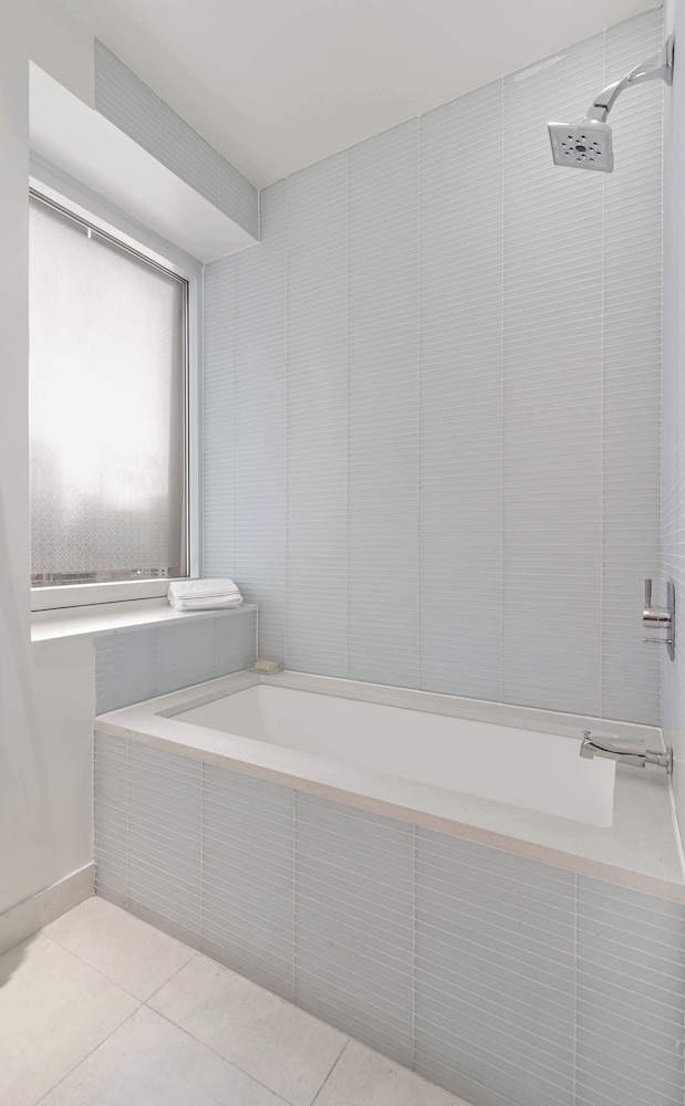 Luxury 4brm 2500 sq ft Penthouse - Walk to Times Square