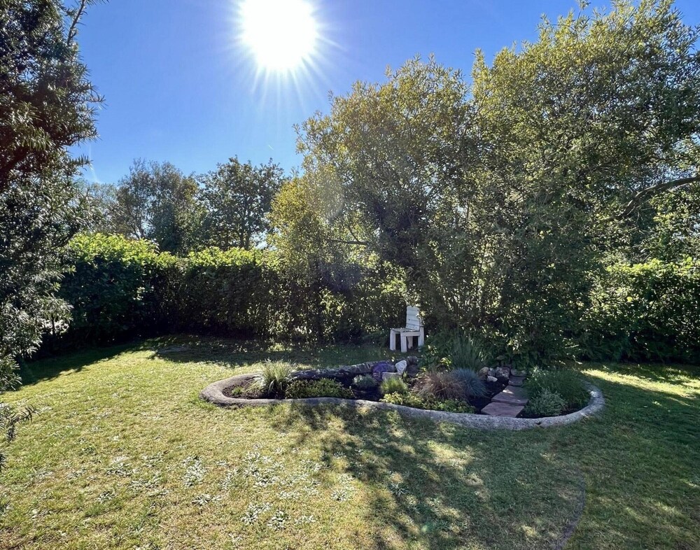Spacious Bungalow With Garden in Park Eureka