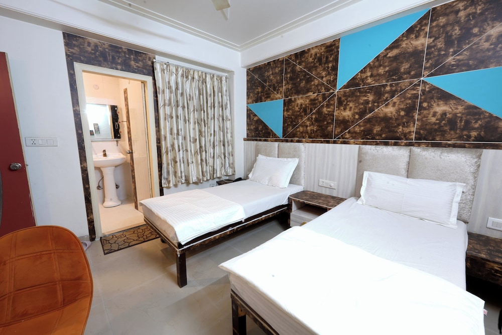 Hotel Opera Delhi Airport