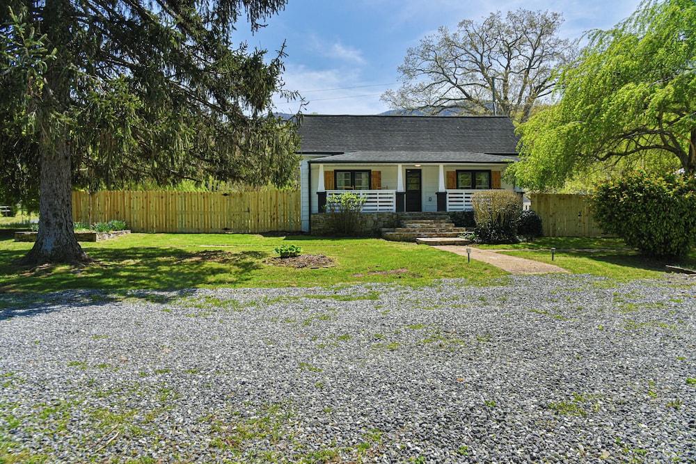 The Spruce House Cozy Home in Swannanoa