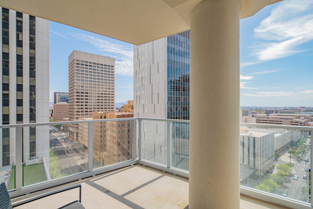 ROVE LIVING/KL - 44 Monroe