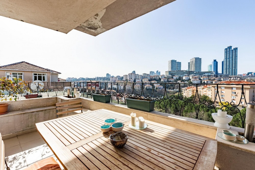 House With Balcony and City View in Besiktas
