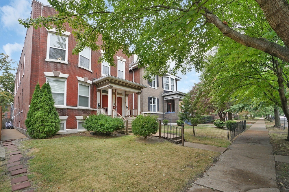 Spacious 3-Bedroom with King Bed