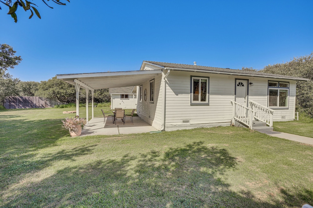 2 Blocks to Beach: Dog-friendly Oceano Cottage view 3