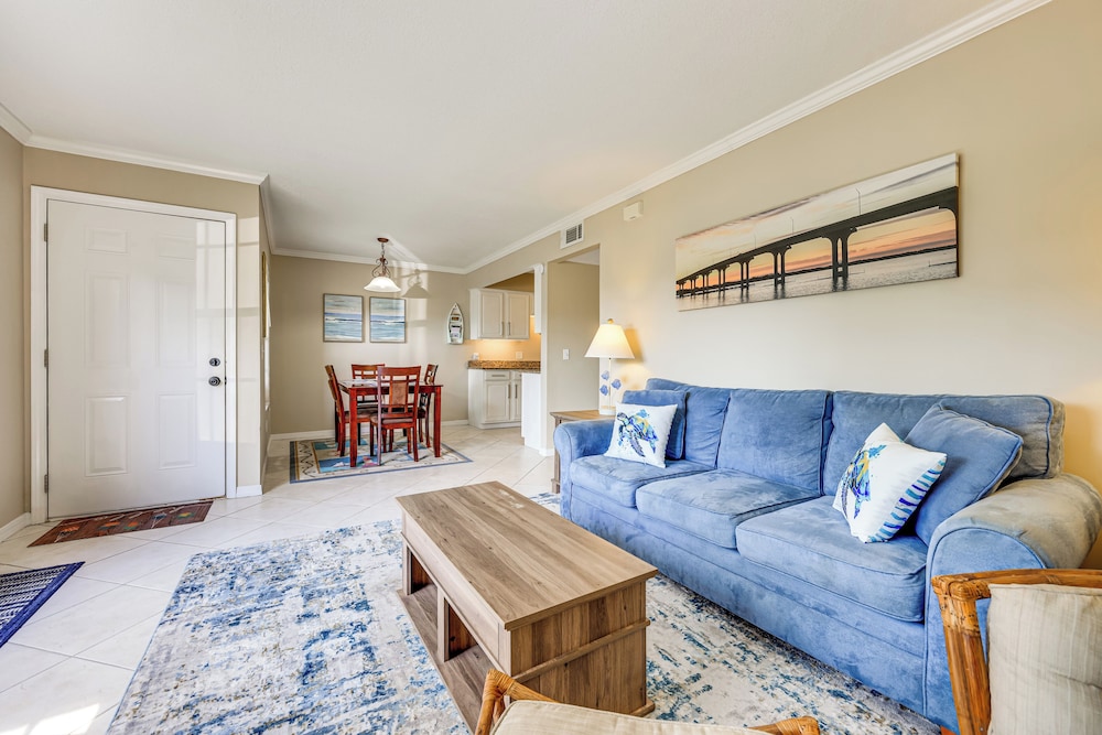 Walk to St Augustine Beach! Condo w/ Pool Access