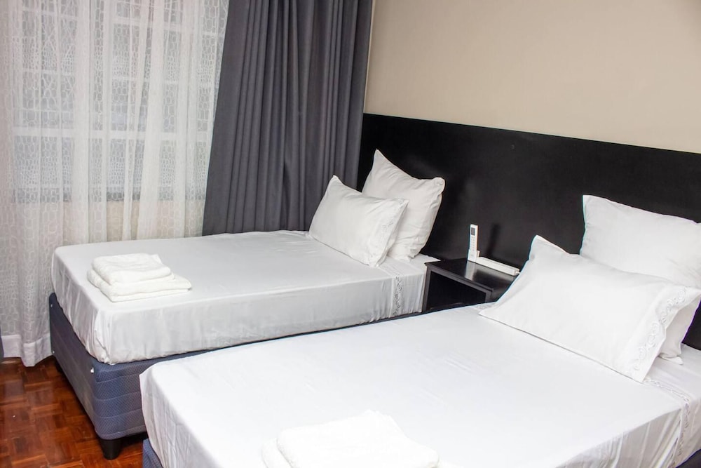 Inviting 3-bed Apartment In The City view 2