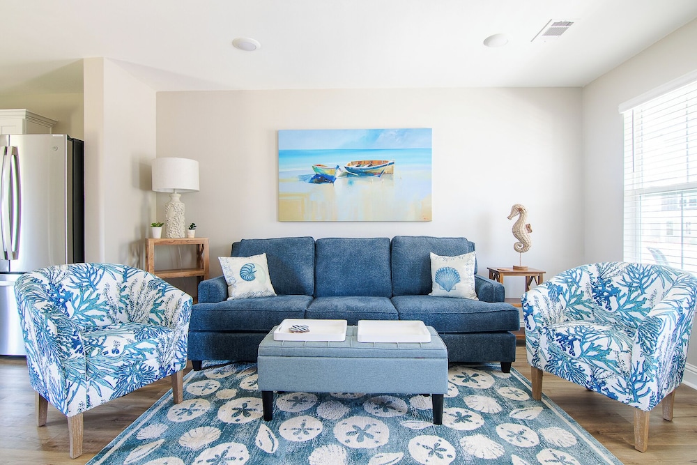 Stylish, Brand NEW 3 Bed Cottage, Beach Front, DOG Friendly!