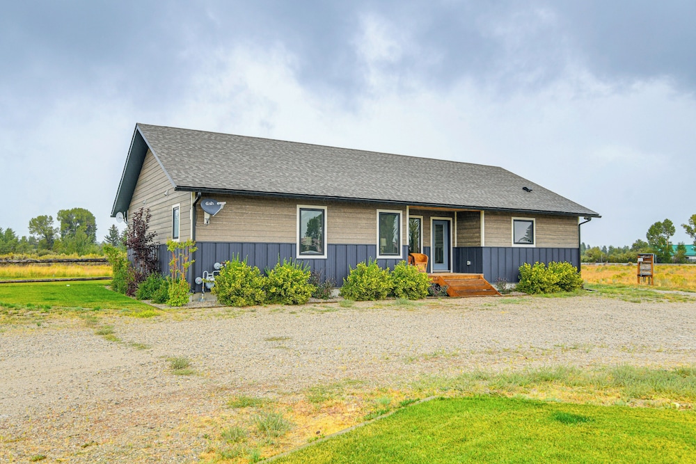 Pinedale Getaway Near Hiking, Skiing & Lakes!