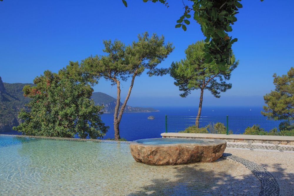 Private Island-Style Ultra Luxury Villa Estate