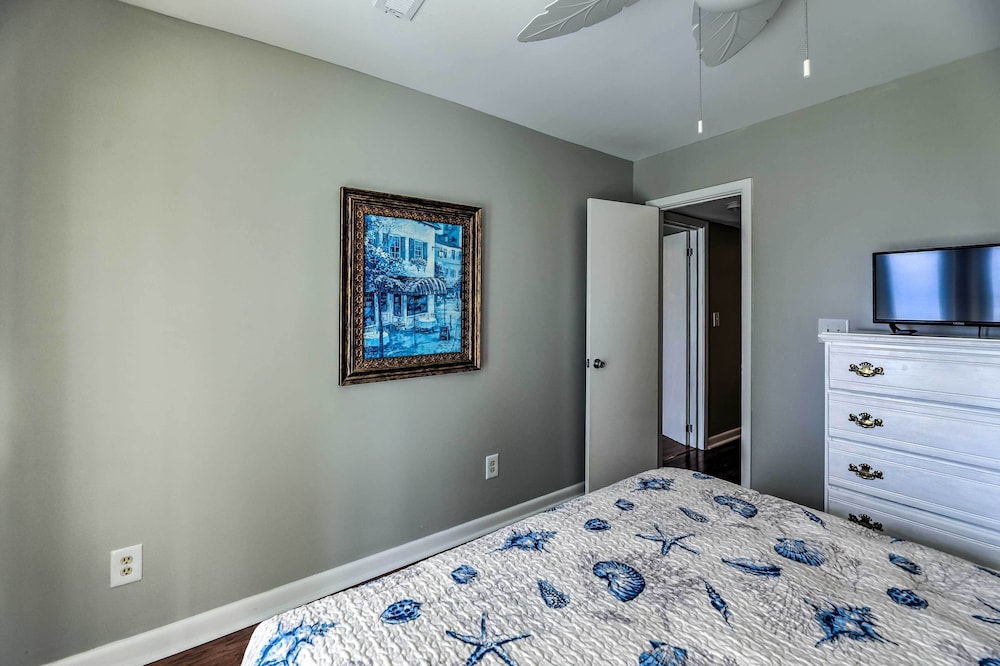 Oceanfront Atlantic Beach Escape w/ Balconies view 4