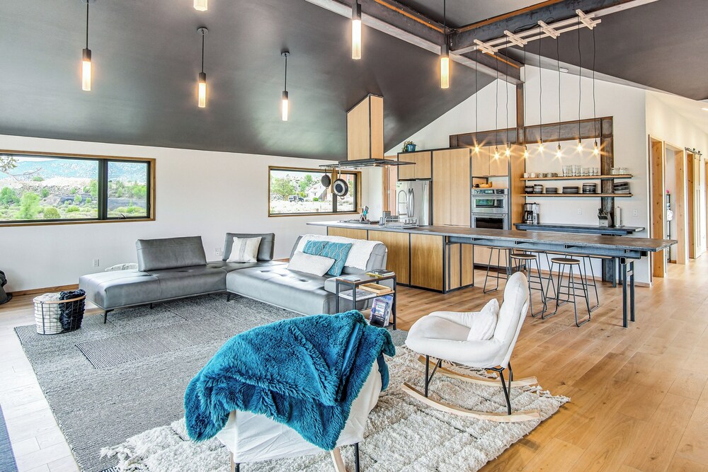 Stunning 14er Views! Private 6-acre Salida Retreat