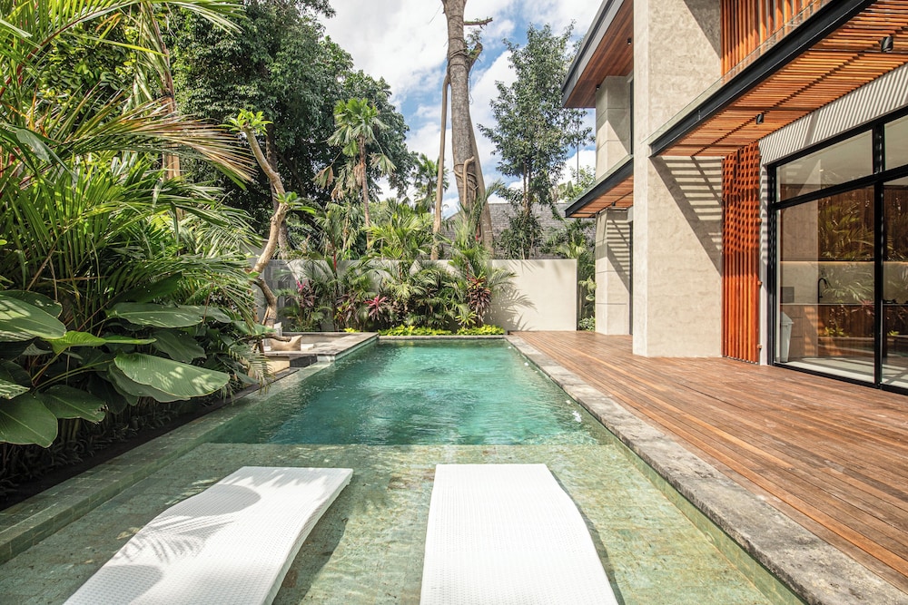 Elegant 5BR Canggu Villa 400m to Pristine Beach