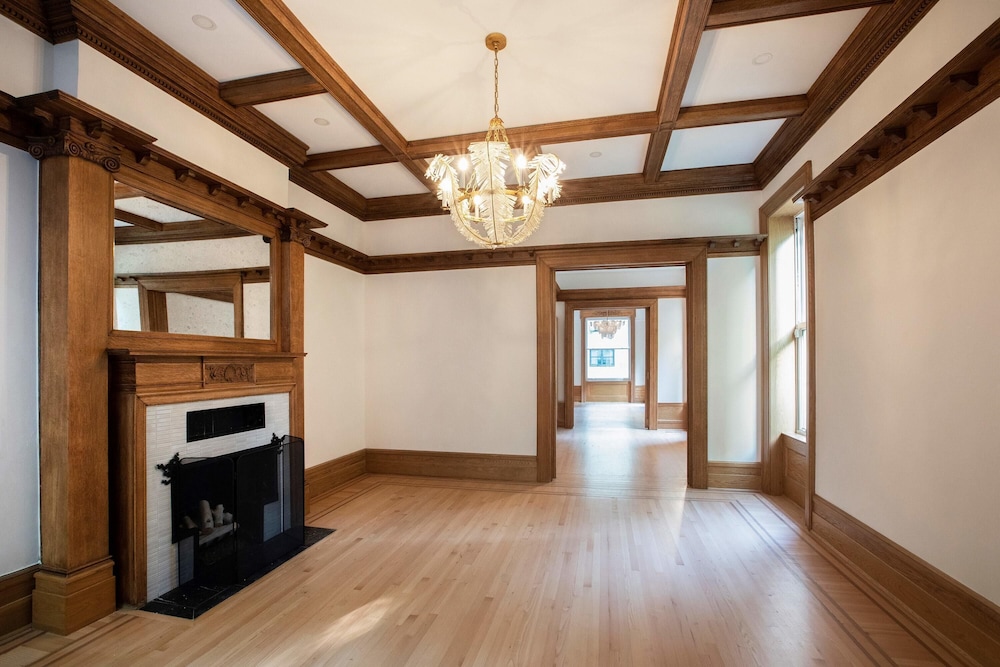 Hamilton by Rove Travel 4BR TH w Outdoor Spaces